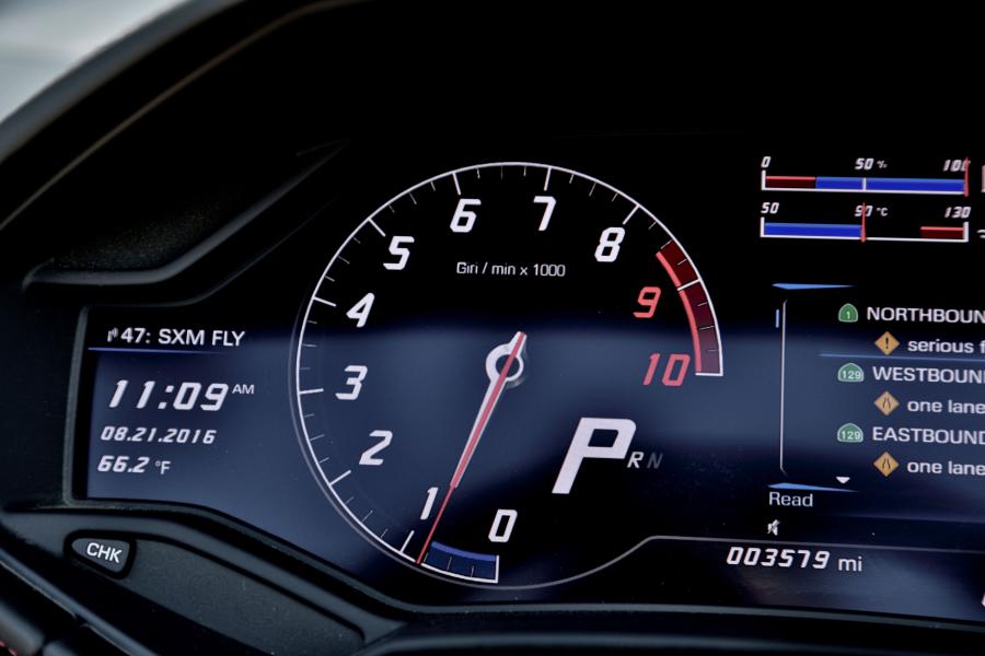 Панель приборов Lamborghini Huracan LP610-4 Spyder 2015 года  (NA) (фото 12 из 19)